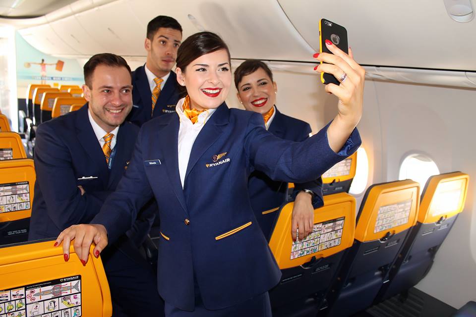 Oferta de empleo: Convocatorias para Auxiliar de Vuelo de Ryanair en — Escuela Superior Aeronáutica